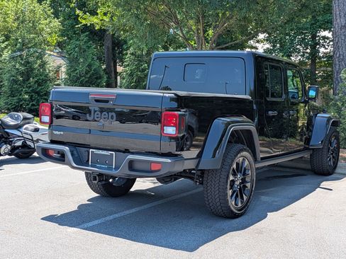Used 2024 Jeep Gladiator Sport AWD/4WD image 3
