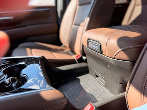 Used 2025 Chevrolet Tahoe High Country image 35