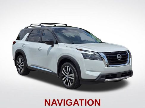 Used 2025 Nissan Pathfinder Platinum AWD/4WD image 16