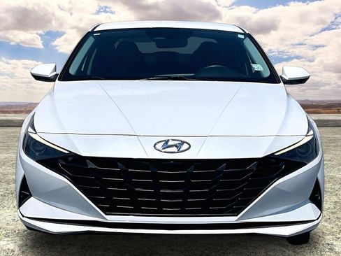 Used 2021 Hyundai Elantra SEL w/ Cargo Package FWD image 2