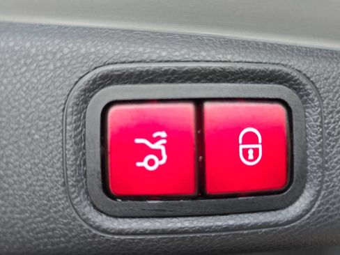 Used 2018 Mercedes-Benz E 300 image 15