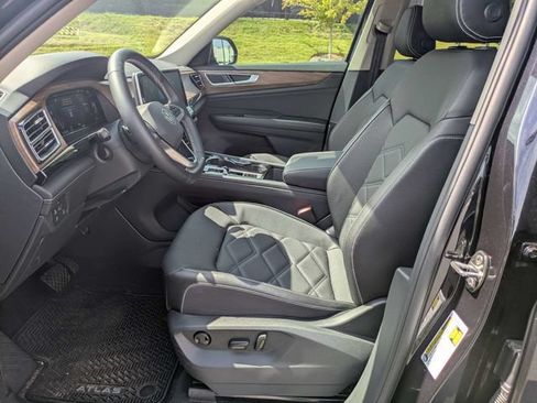 Used 2026 Volkswagen Atlas SE FWD image 21