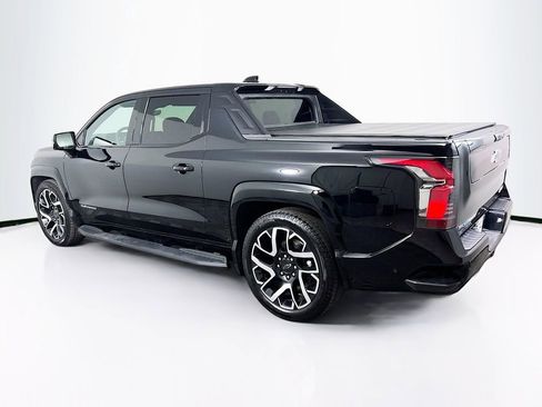 Certified 2025 Chevrolet Silverado EV RST AWD/4WD image 5