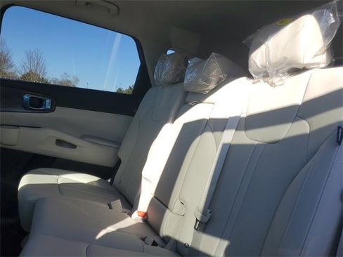 New 2026 Kia Sorento S image 10