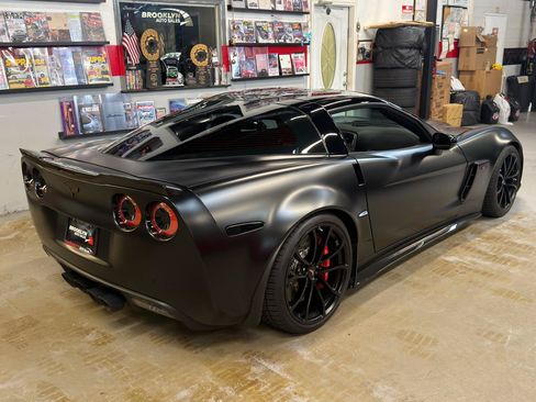 Used 2013 Chevrolet Corvette Z06 w/ 3LZ Preferred Equipment Group RWD image 6