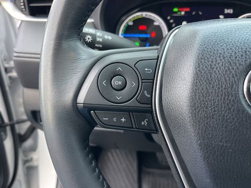 Used 2023 Toyota Venza LE image 16