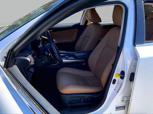 Used 2019 Lexus IS 300 AWD image 7