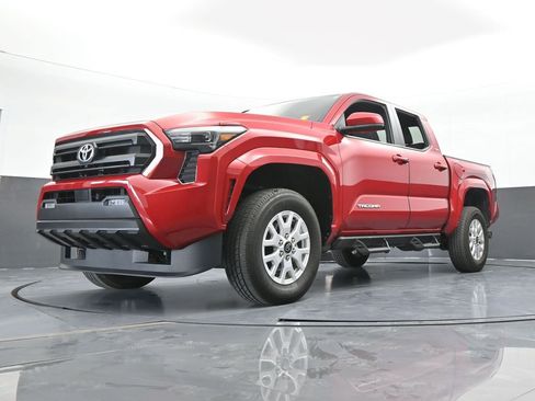 Used 2025 Toyota Tacoma SR5 image 58