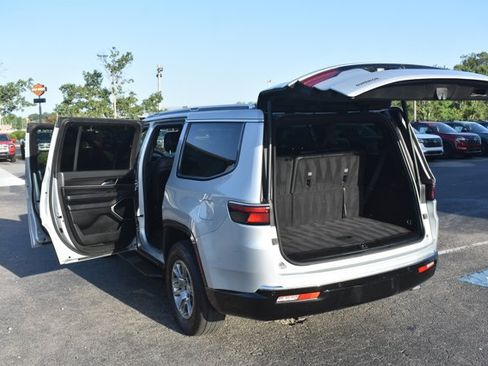 Used 2022 Jeep Wagoneer Series I RWD image 16