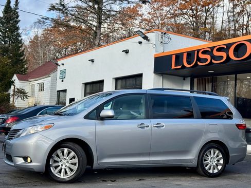Used 2016 Toyota Sienna Limited image 43