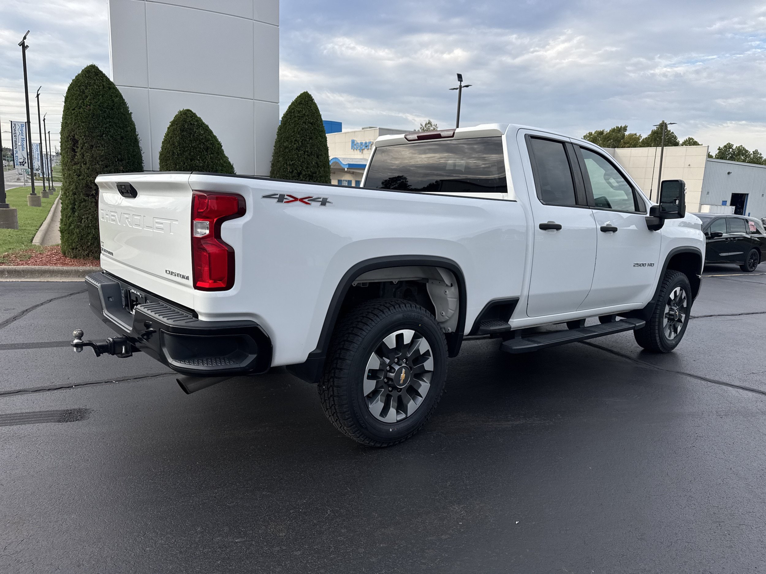 Used 2021 Chevrolet Silverado 2500 Custom w/ Custom Value Package AWD/4WD image 5