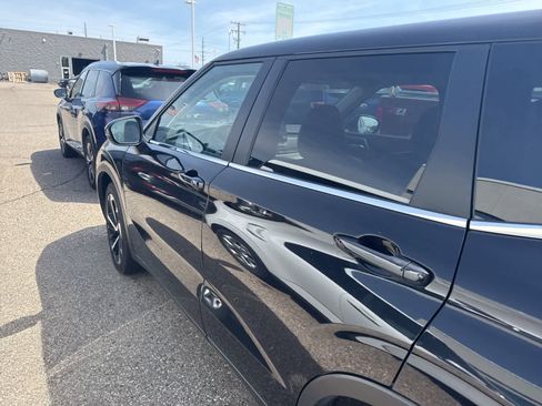 Used 2024 Mitsubishi Outlander SE AWD/4WD image 14