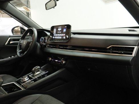 Used 2024 Mitsubishi Outlander SE FWD image 21
