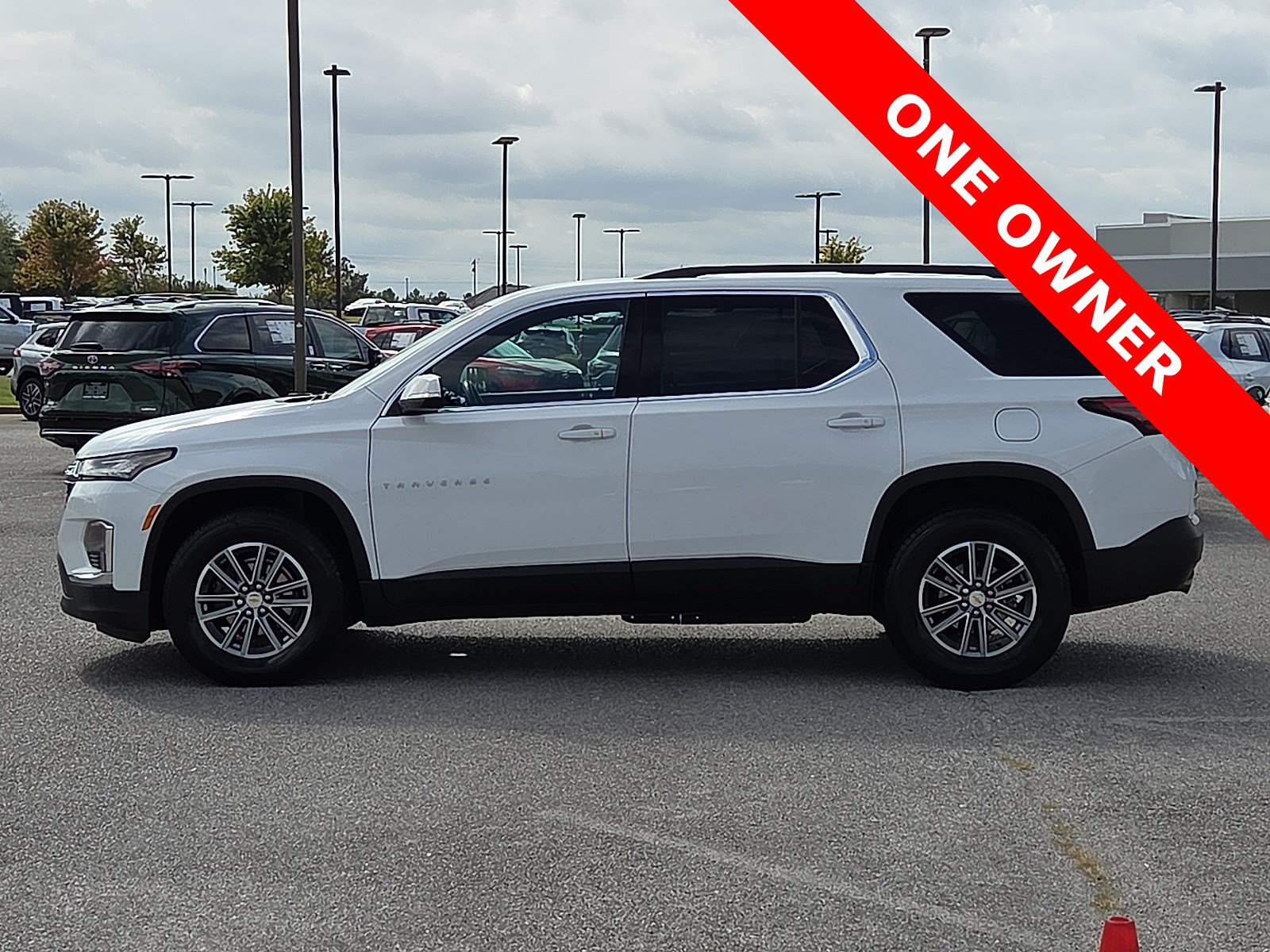 Used 2023 Chevrolet Traverse LT FWD image 3