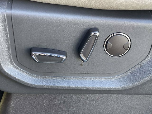 Used 2018 Ford Expedition Limited w/ Equipment Group 302A RWD image 19