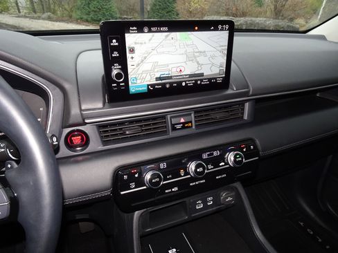 Used 2025 Honda Pilot Elite image 3