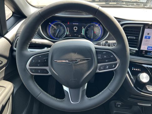 New 2026 Chrysler Pacifica Select image 18