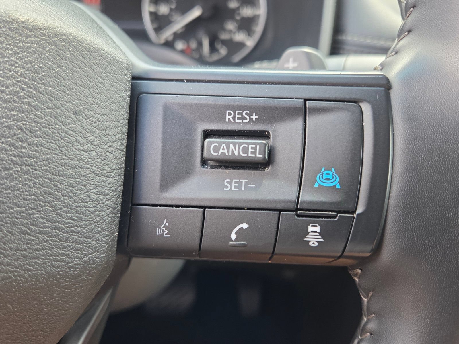 Used 2025 Nissan Rogue SV FWD image 25