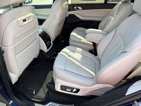 Used 2021 BMW X7 M50i AWD/4WD image 19