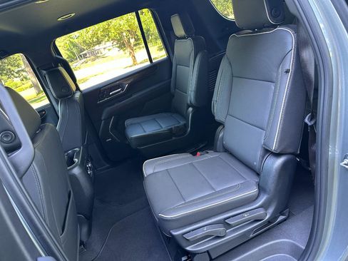 Used 2025 GMC Yukon XL Elevation RWD image 17