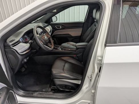 Used 2023 Jeep Compass Latitude AWD/4WD image 14