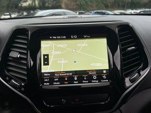 Used 2019 Jeep Cherokee Limited image 24