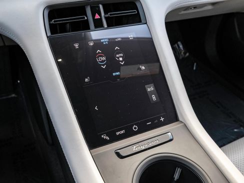 Used 2022 Porsche Taycan image 23