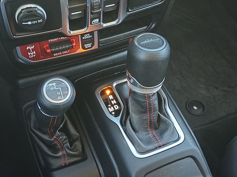 Used 2020 Jeep Gladiator Rubicon image 19