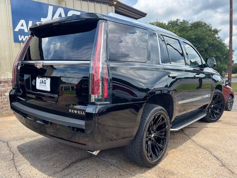 Used 2018 Cadillac Escalade Luxury RWD image 7