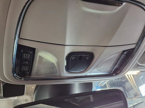 Used 2019 Jeep Cherokee Trailhawk AWD/4WD image 25