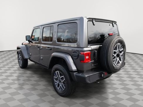 Used 2025 Jeep Wrangler Sahara image 7