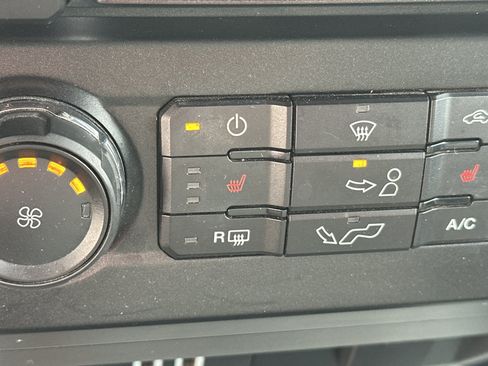 Used 2017 Ford F150 XLT w/ Equipment Group 302A Luxury AWD/4WD image 27