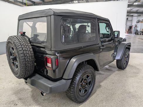 Used 2020 Jeep Wrangler Sport AWD/4WD image 3
