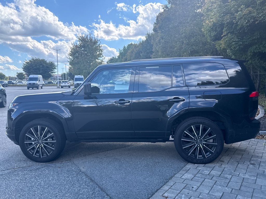 Used 2024 Lexus GX 550 w/ Accessory Package (31) AWD/4WD image 8