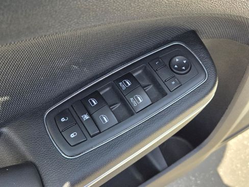 Used 2018 Dodge Charger SXT RWD image 20
