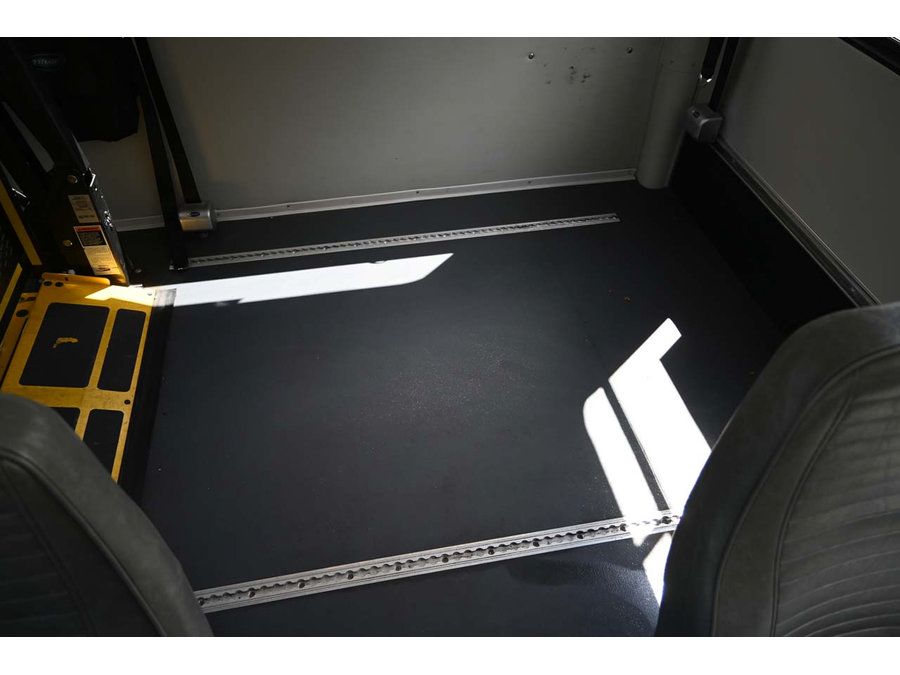 Used 2015 Ford E-350 and Econoline 350 Super Duty RWD image 26