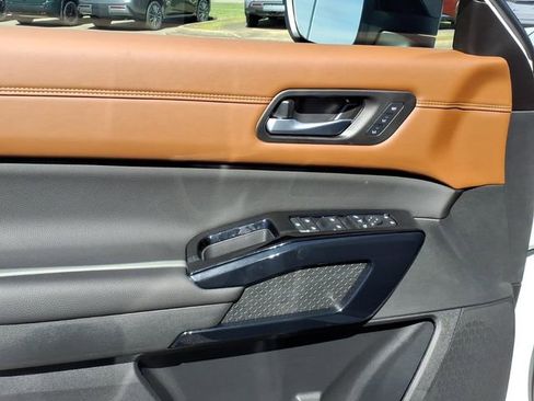 New 2026 Nissan Pathfinder Platinum AWD/4WD image 5