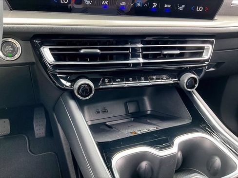 New 2027 Chevrolet Traverse LT w/ Sun and Wheel Package AWD/4WD image 16