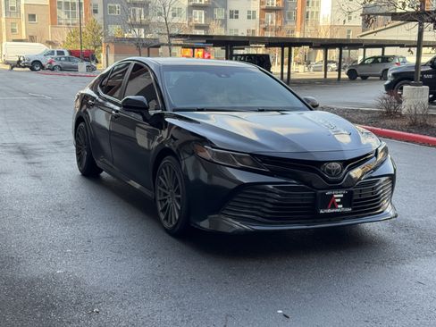 Used 2018 Toyota Camry LE image 8
