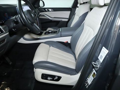 Used 2025 BMW X7 M60i image 17