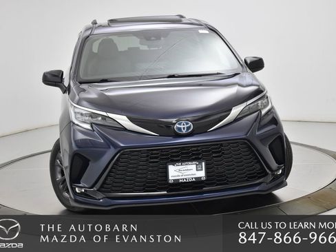 Used 2024 Toyota Sienna XSE AWD/4WD image 4