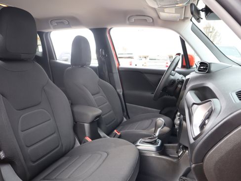 Used 2021 Jeep Renegade Latitude FWD image 27