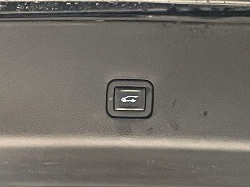 Used 2023 Chevrolet Traverse RS image 13