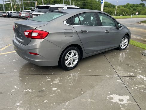 Used 2018 Chevrolet Cruze LT FWD image 4