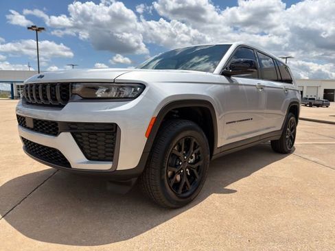 New 2026 Jeep Grand Cherokee L 4WD image 8