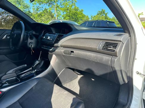 Used 2017 Honda Accord Sport image 12