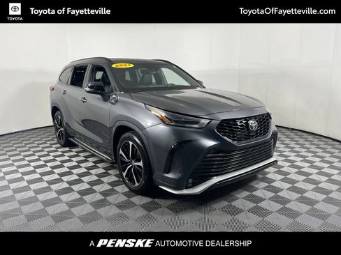 Used 2021 Toyota Highlander XSE FWD image 6