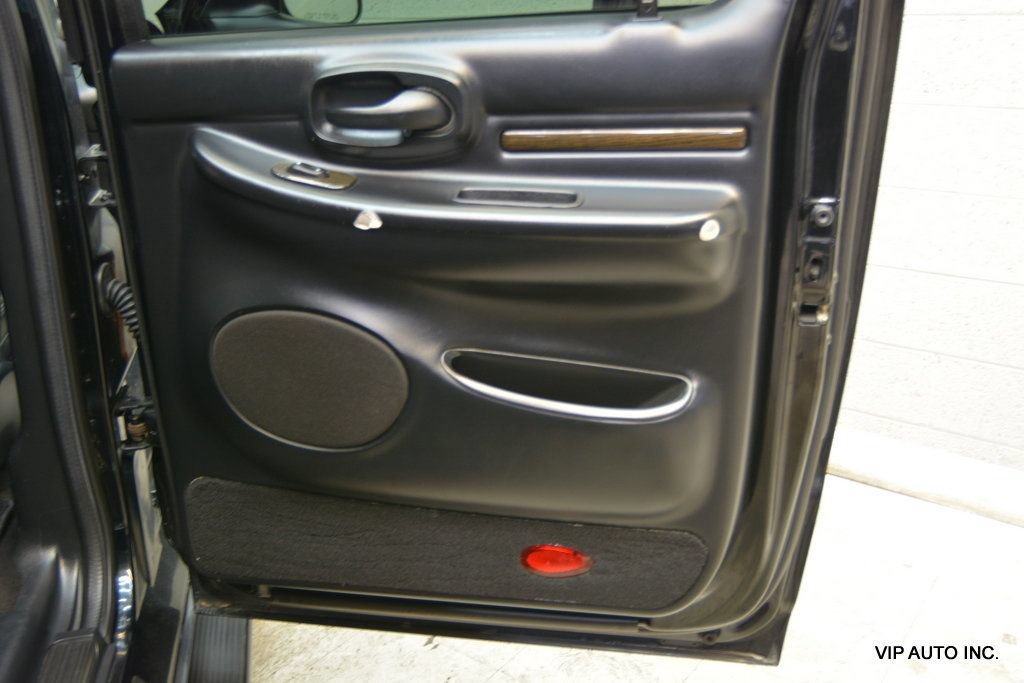 Used 2002 Lincoln Blackwood RWD image 8