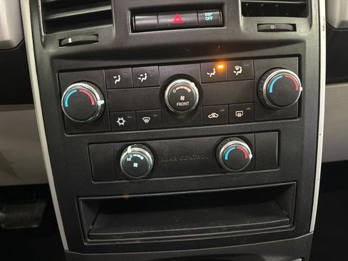 Used 2010 Dodge Grand Caravan SXT image 31