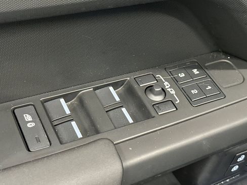 Used 2025 Land Rover Defender 110 S image 15